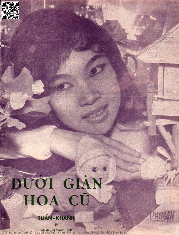 Dưới giàn hoa cũ