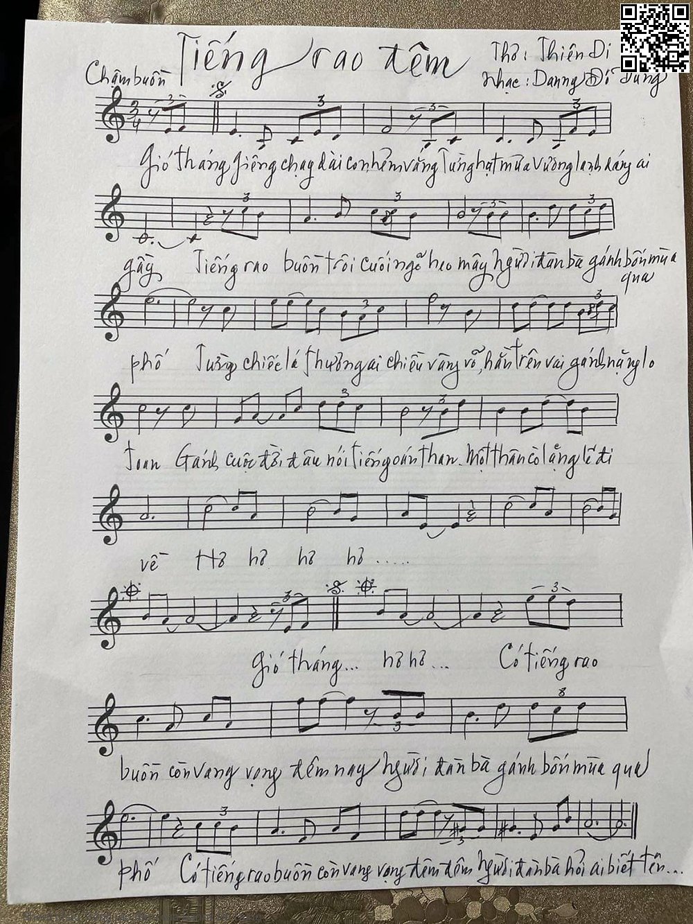 Trang 1 của Sheet nhạc PDF bài hát Tiếng rao đêm - Danny Đỗ Dũng, Gió tháng  giêng chạy dài con hẻm  vắng. Từng hạt  mưa vương lạnh dáng ai  gầy